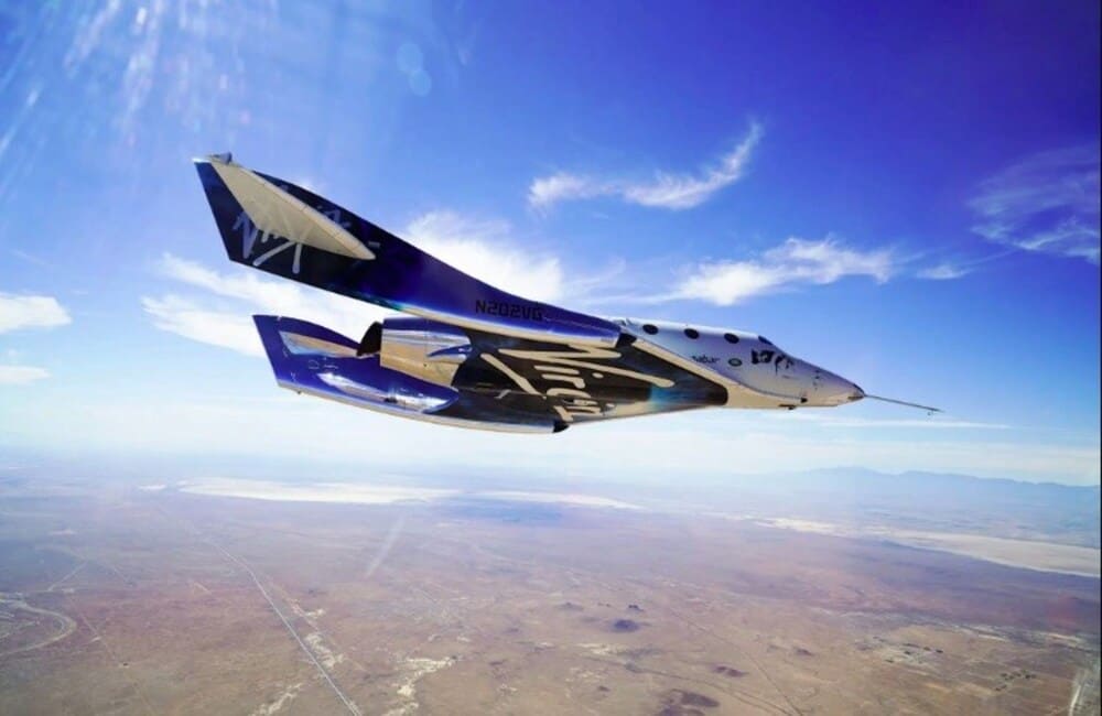 ヴァージン・ギャラクティックが打ち上げる航空機の写真です。